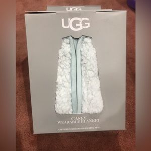 COPY - UGG Casey wearable Blanket for baby